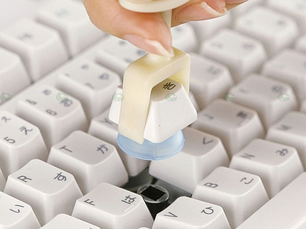 Чистка компьютерной клавиатуры